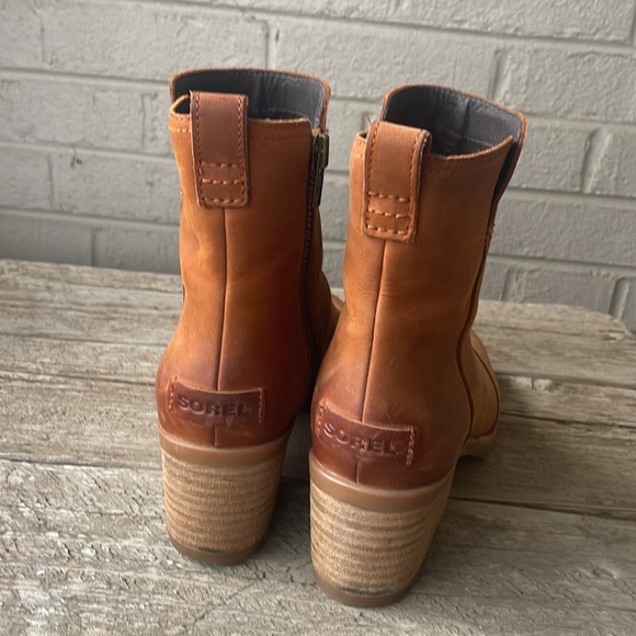 Sorel Weather Resistant Boots - Picture 3 of 8